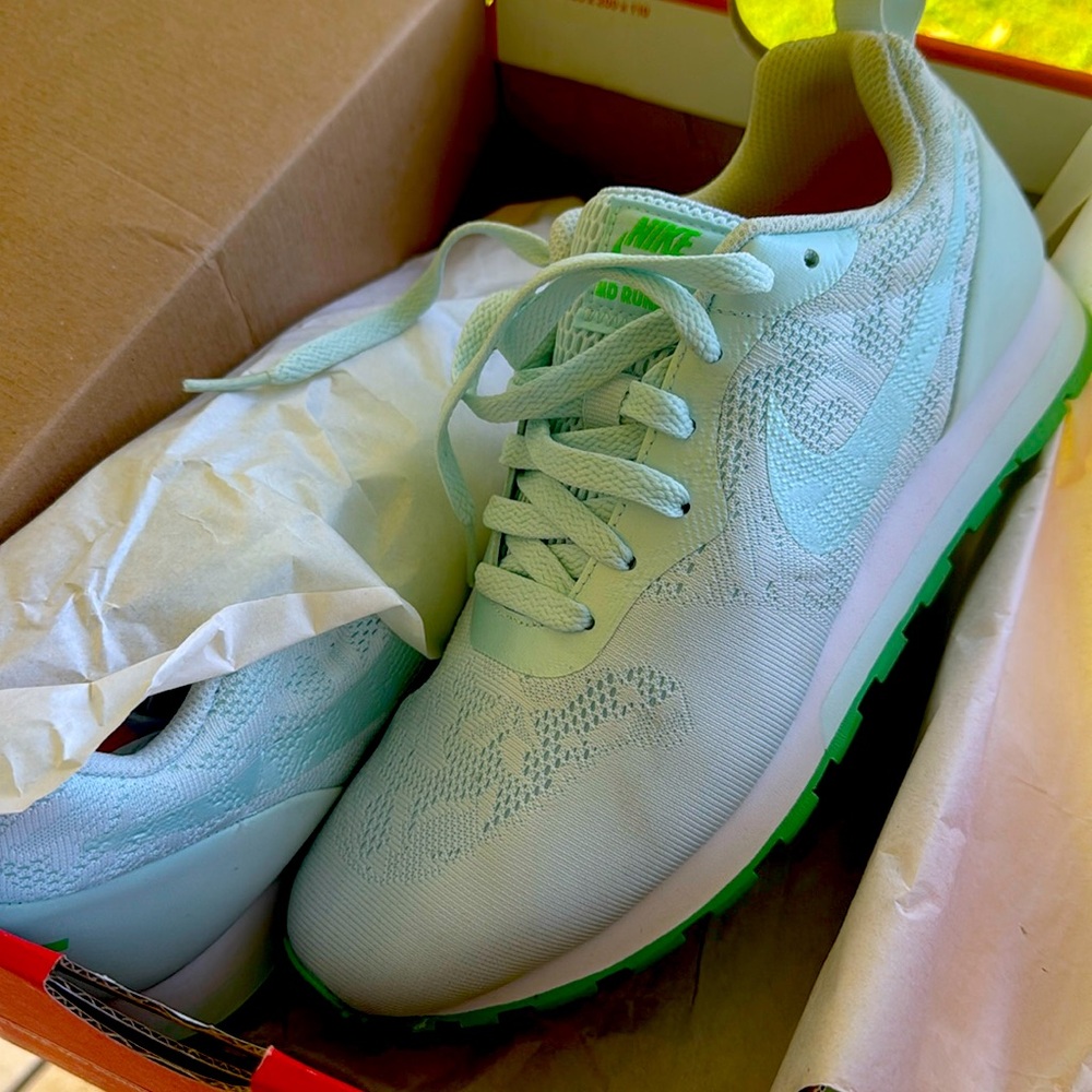 NIB Nike MD Runner 2 BR size 8